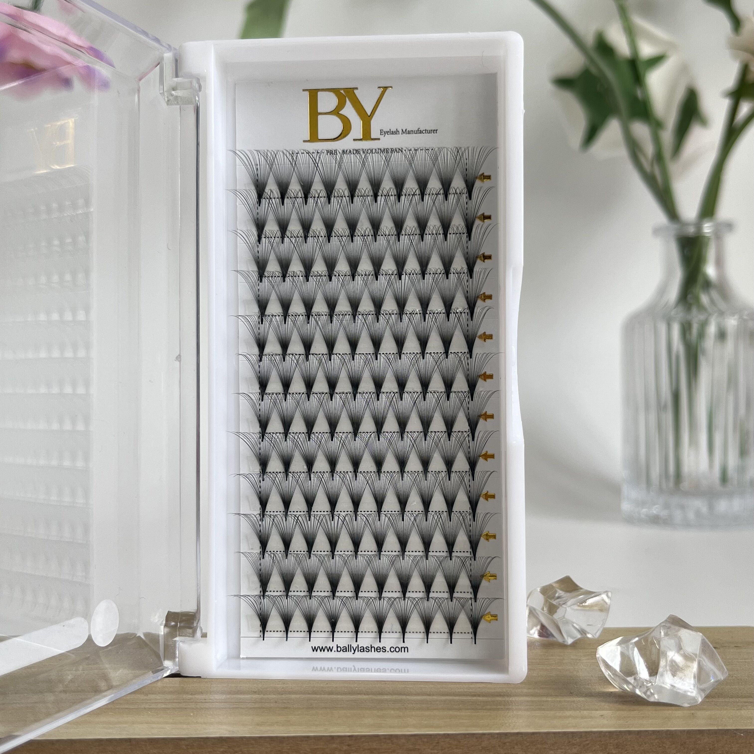 BY 0.03 Middle Stem Premade Fan Lash