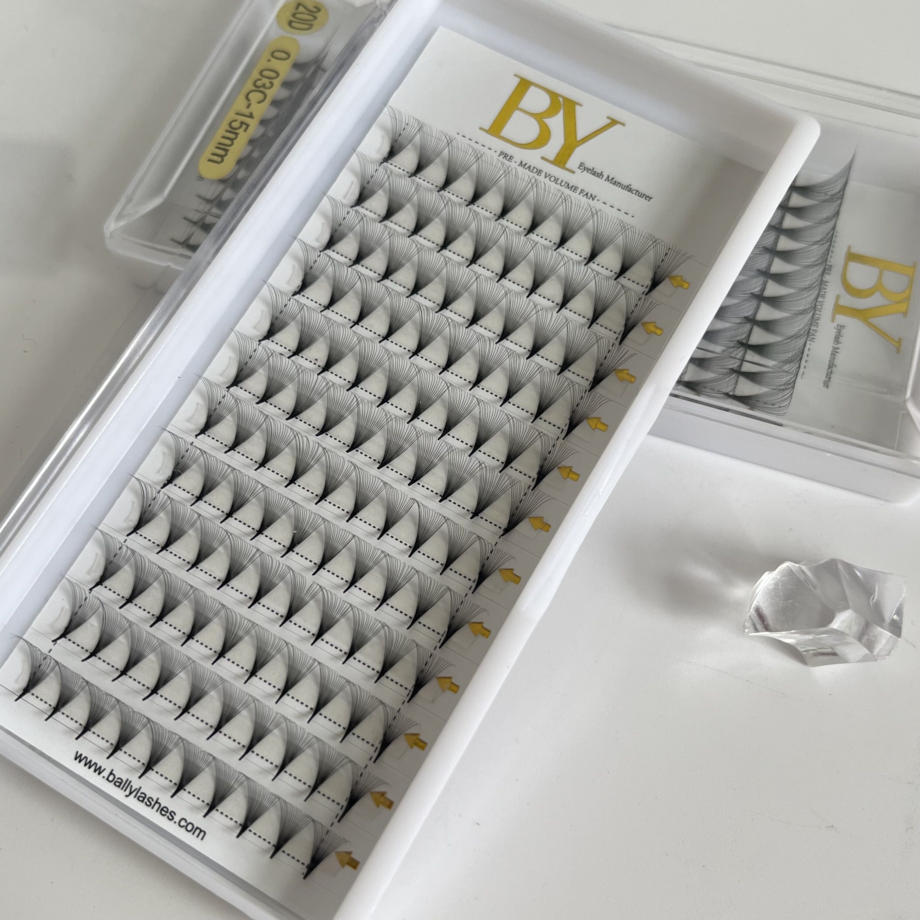 BY 0.03 Middle Stem Premade Fan Lash