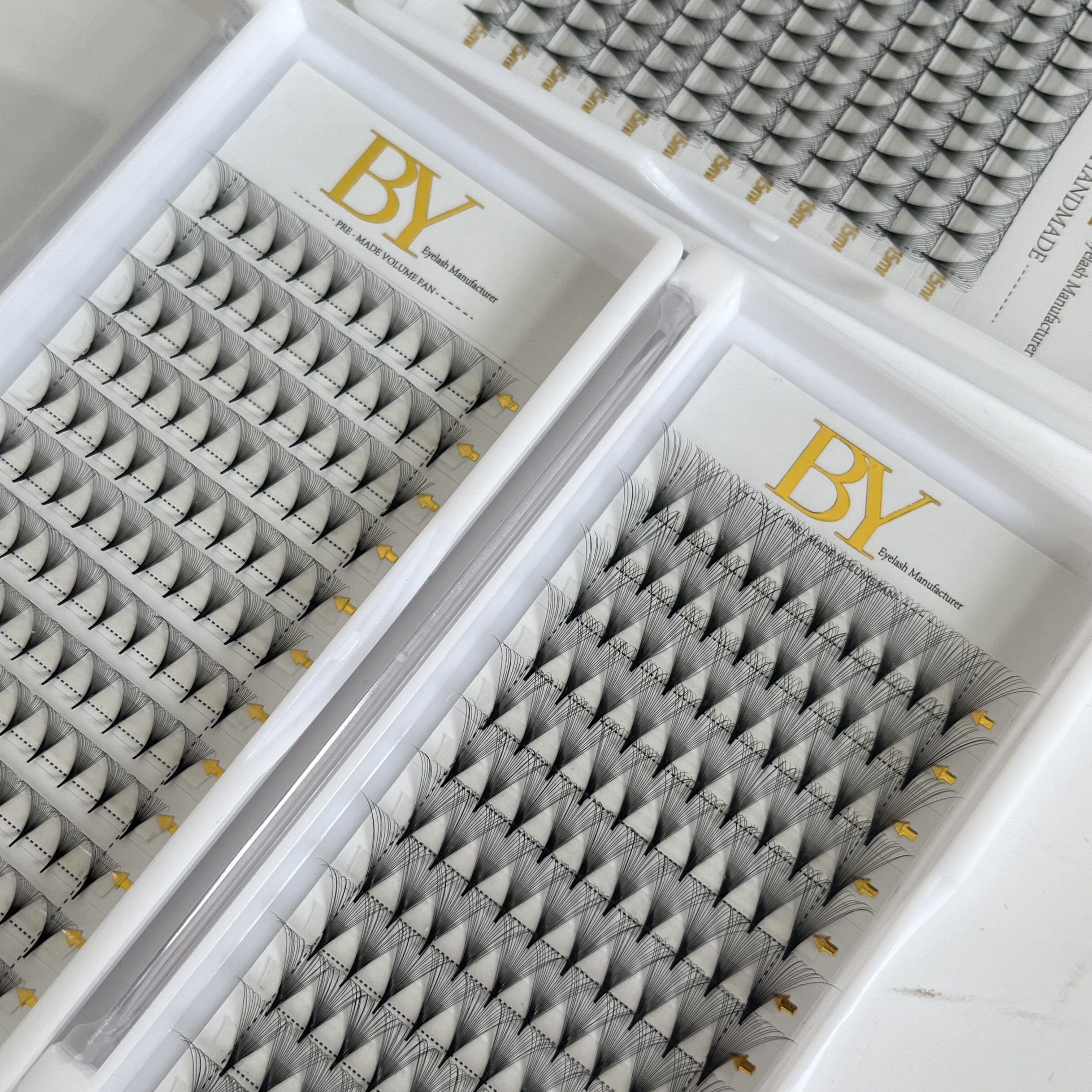 BY 0.03 Middle Stem Premade Fan Lash